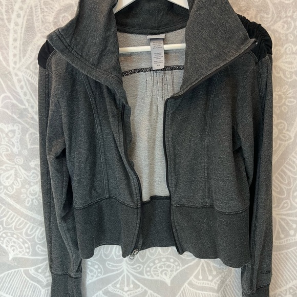 JERSEY KNIT 3/4 CROPPED JACKET TOO CUTE CHAMPION M GRAY BLACK EUC WORKOUT TOP - Picture 4 of 11